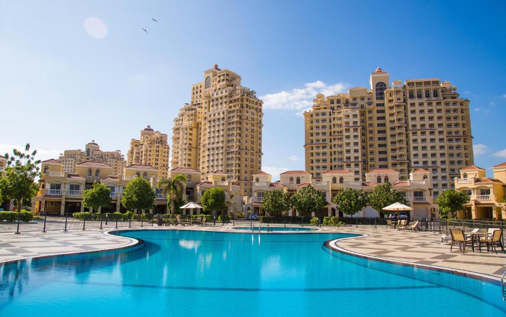 Apartment Vs Townhouses in Al Hamra - Which is Best For You?