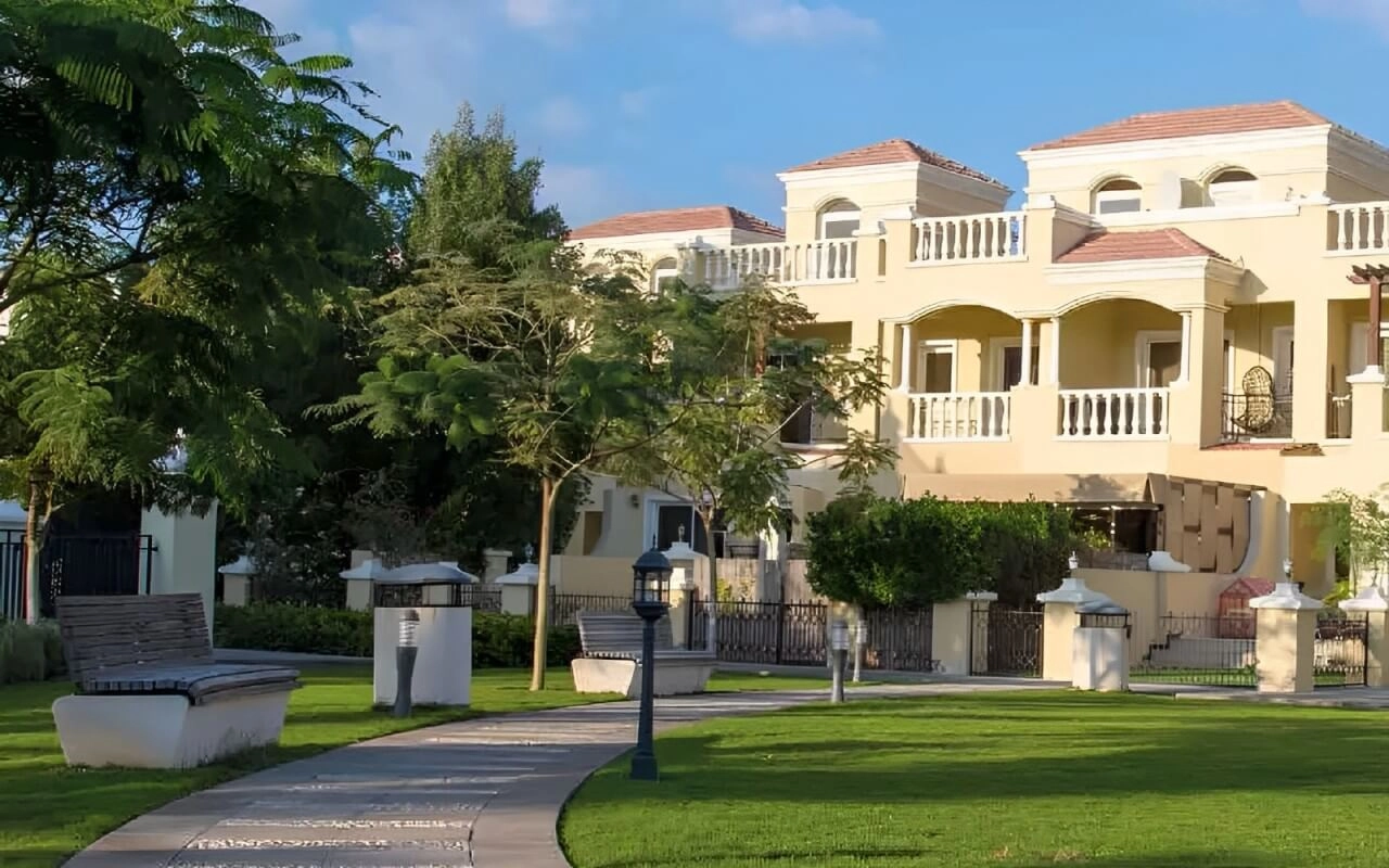 Apartment Vs Townhouses in Al Hamra - Which is Best For You?